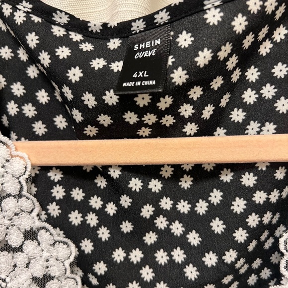 Cute maxi vintage looking dress with lace details! - Picture 4 of 4